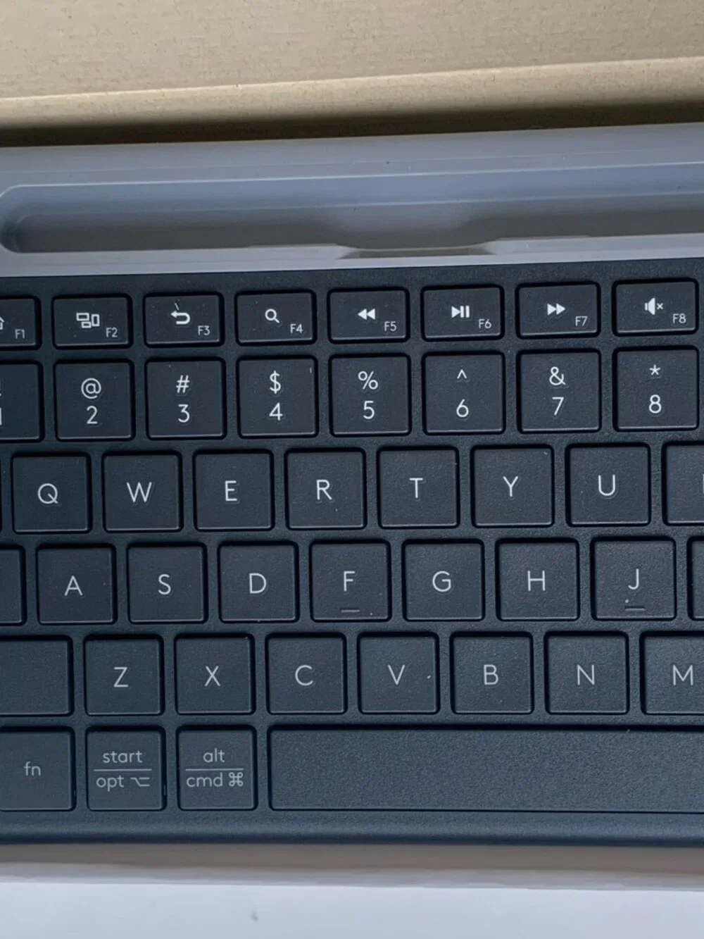Logitech K585 Slim Wireless USB Unifying Receiver & Bluetooth Keyboard Graphite